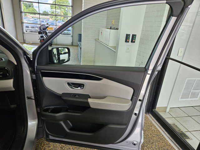 Used 2023 Honda Pilot Touring image 16