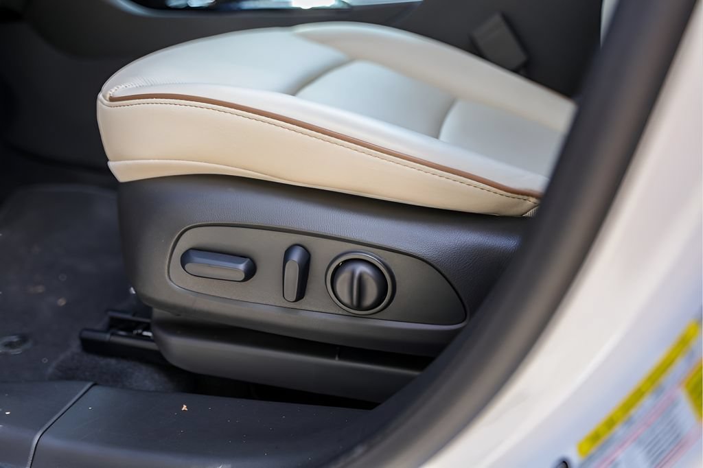 Used 2025 Buick Encore GX Avenir w/ Avenir Technology Package FWD image 7