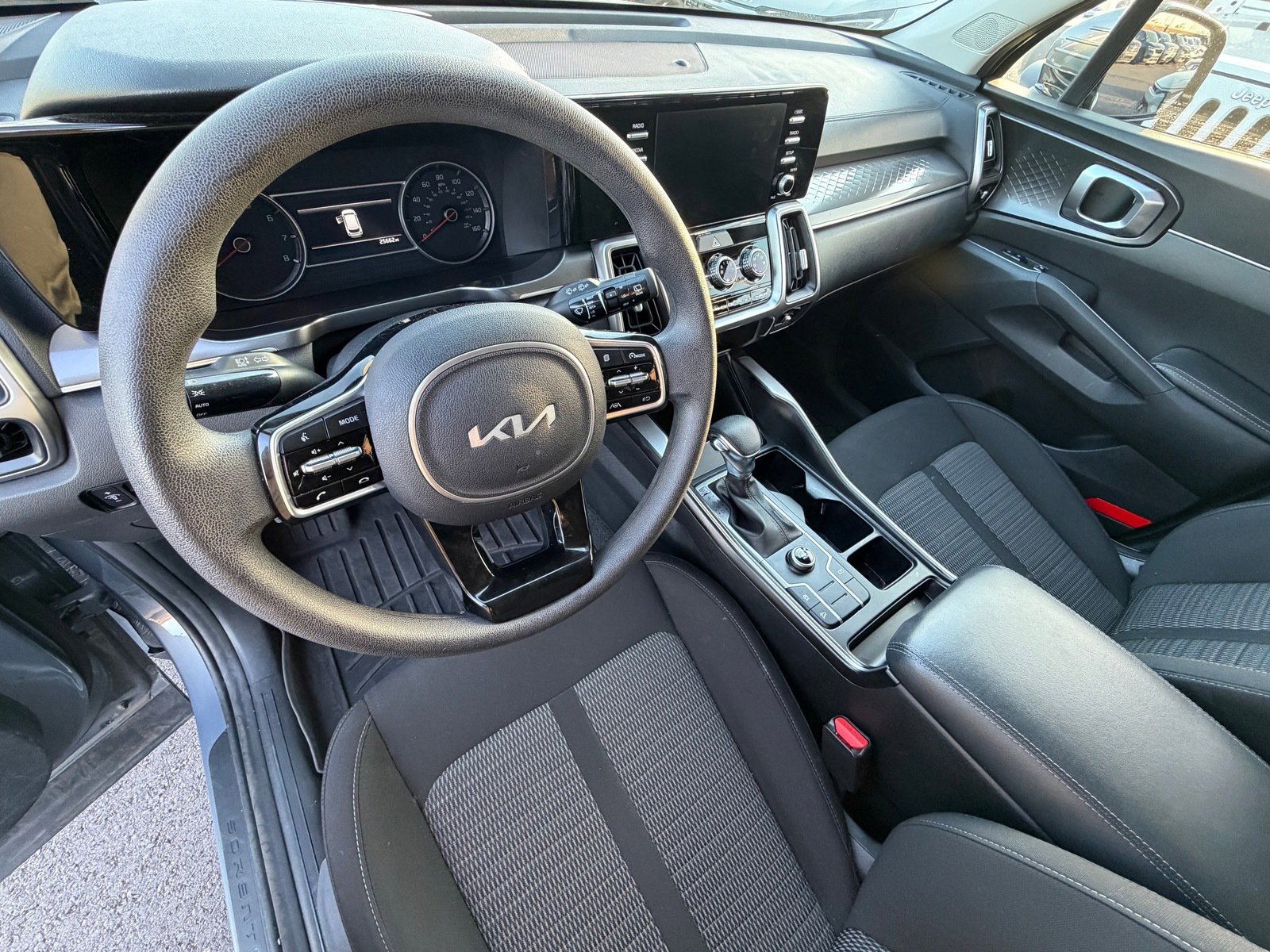 Certified 2023 Kia Sorento LX FWD image 7
