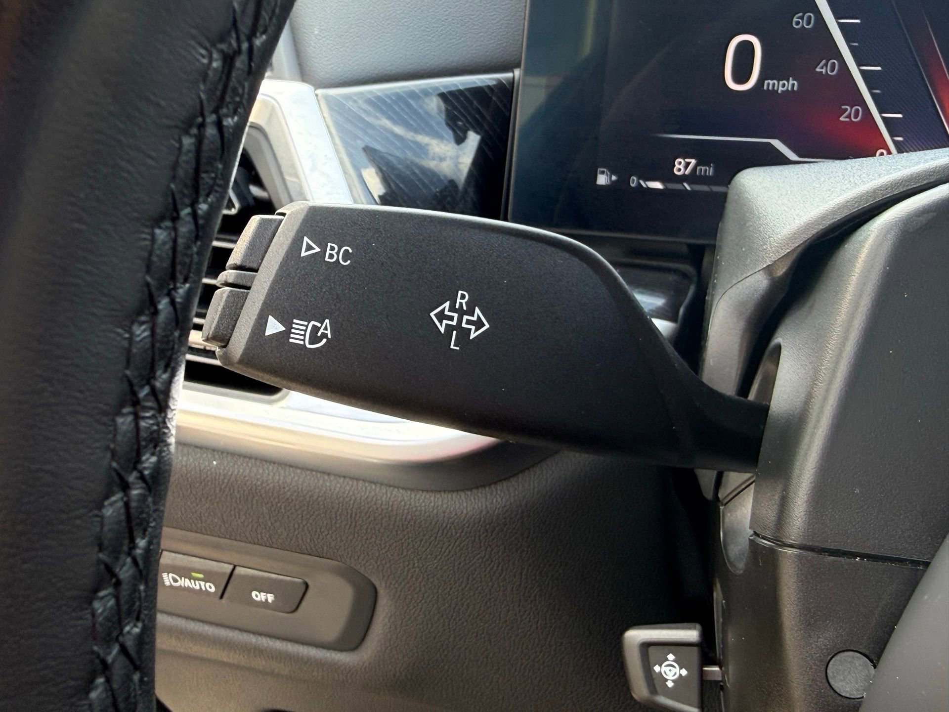 Used 2024 BMW X6 xDrive40i w/ Executive Package image 42