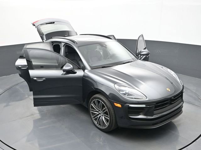 Certified 2025 Porsche Macan image 33