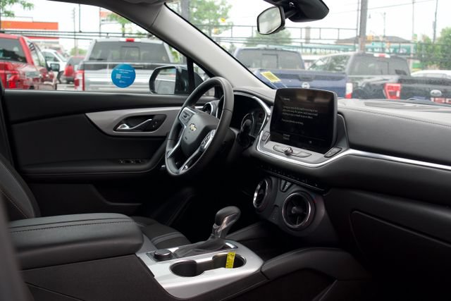 Used 2025 Chevrolet Blazer LT FWD image 27