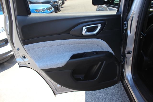 Used 2023 Jeep Compass Latitude AWD/4WD image 23