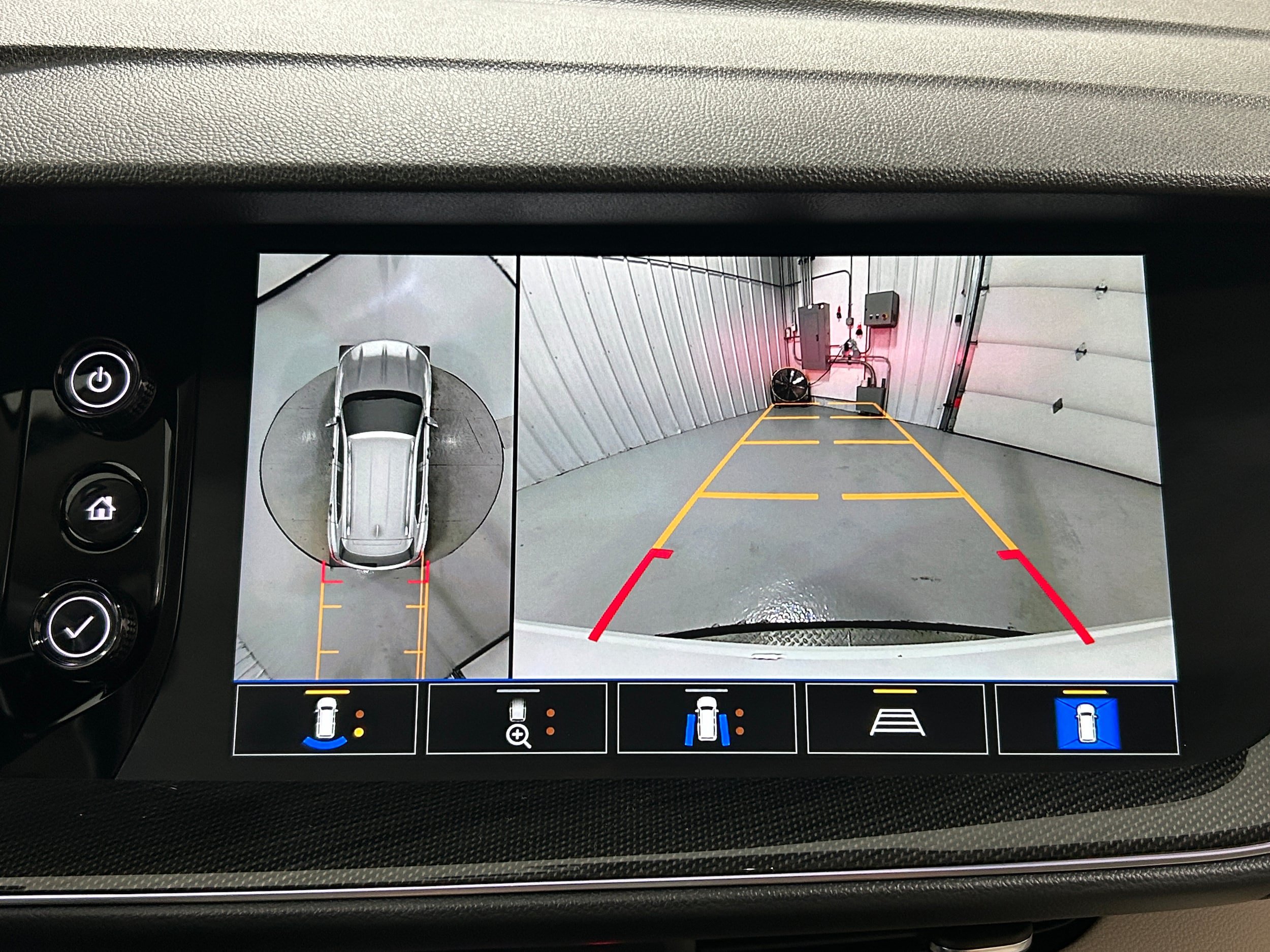 Used 2022 Buick Envision Essence w/ Technology Package I AWD/4WD image 9