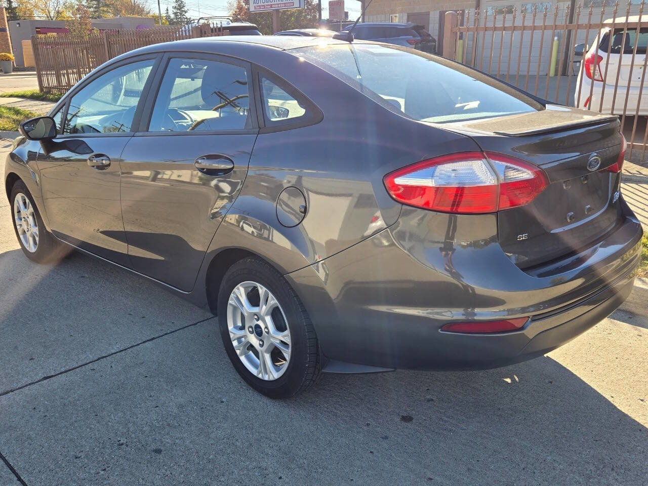 Used 2015 Ford Fiesta SE w/ Comfort Package image 7