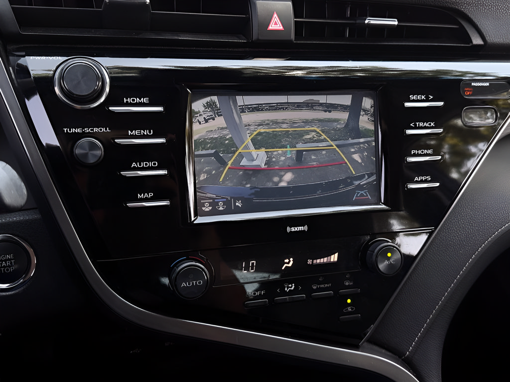 Used 2020 Toyota Camry SE w/ Convenience Package FWD image 8