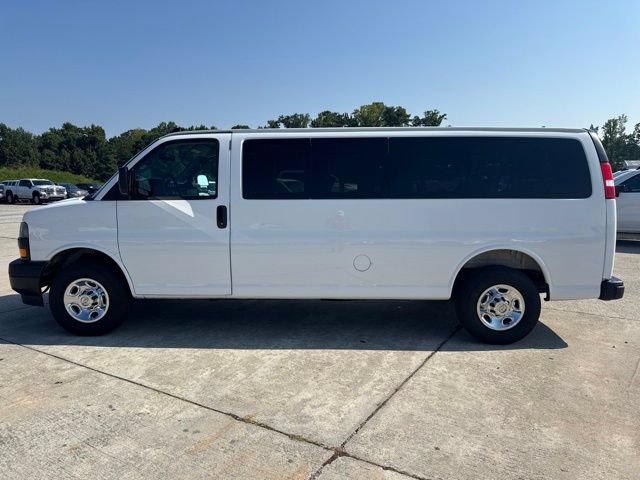 Used 2025 Chevrolet Express 3500 LS RWD image 2