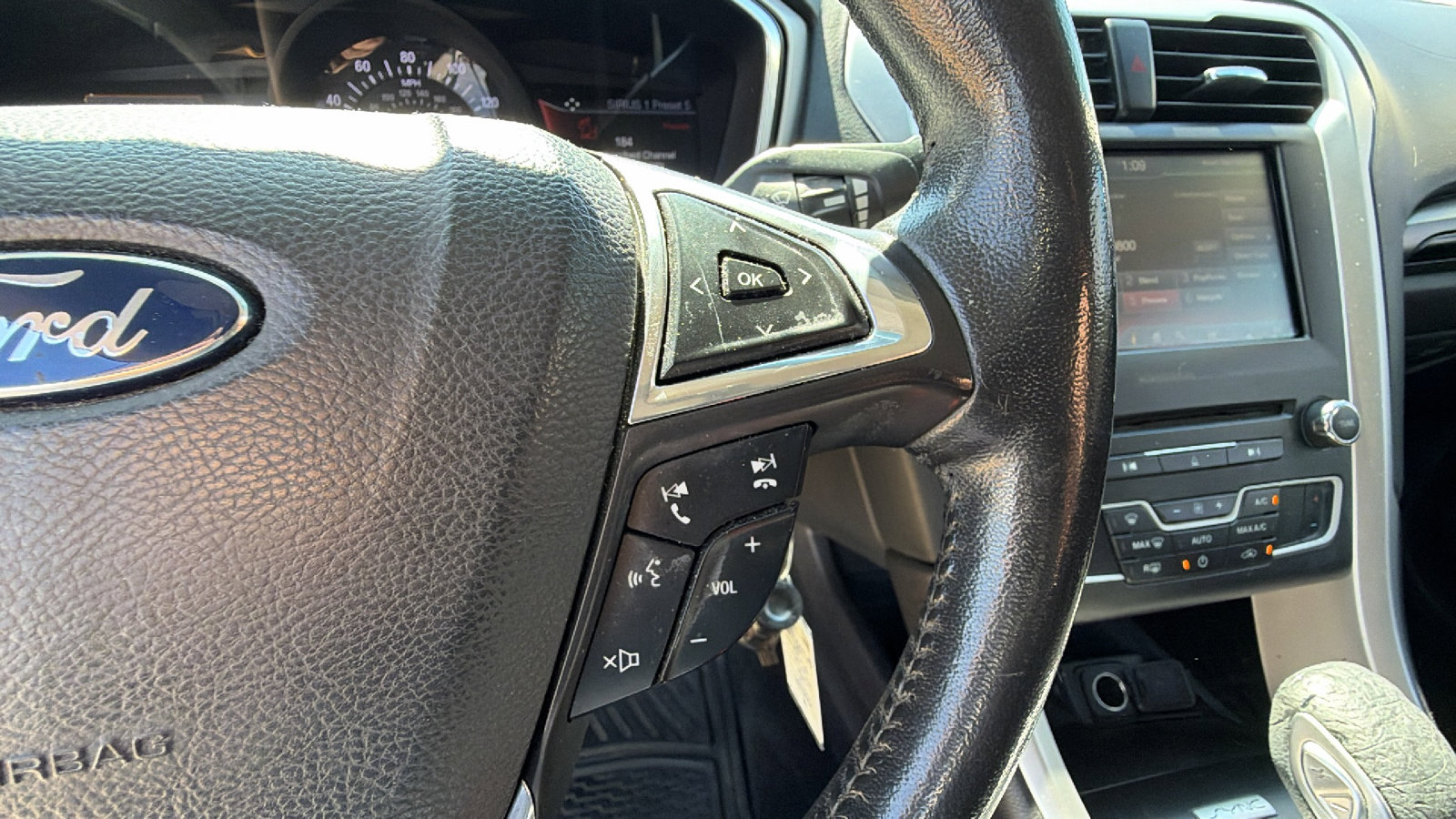 Used 2016 Ford Fusion SE image 28