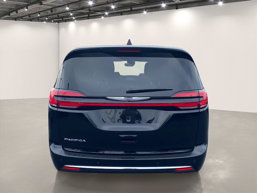 Used 2026 Chrysler Pacifica Select FWD image 6
