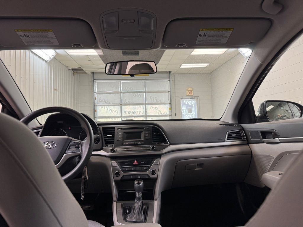 Used 2017 Hyundai Elantra SE image 19