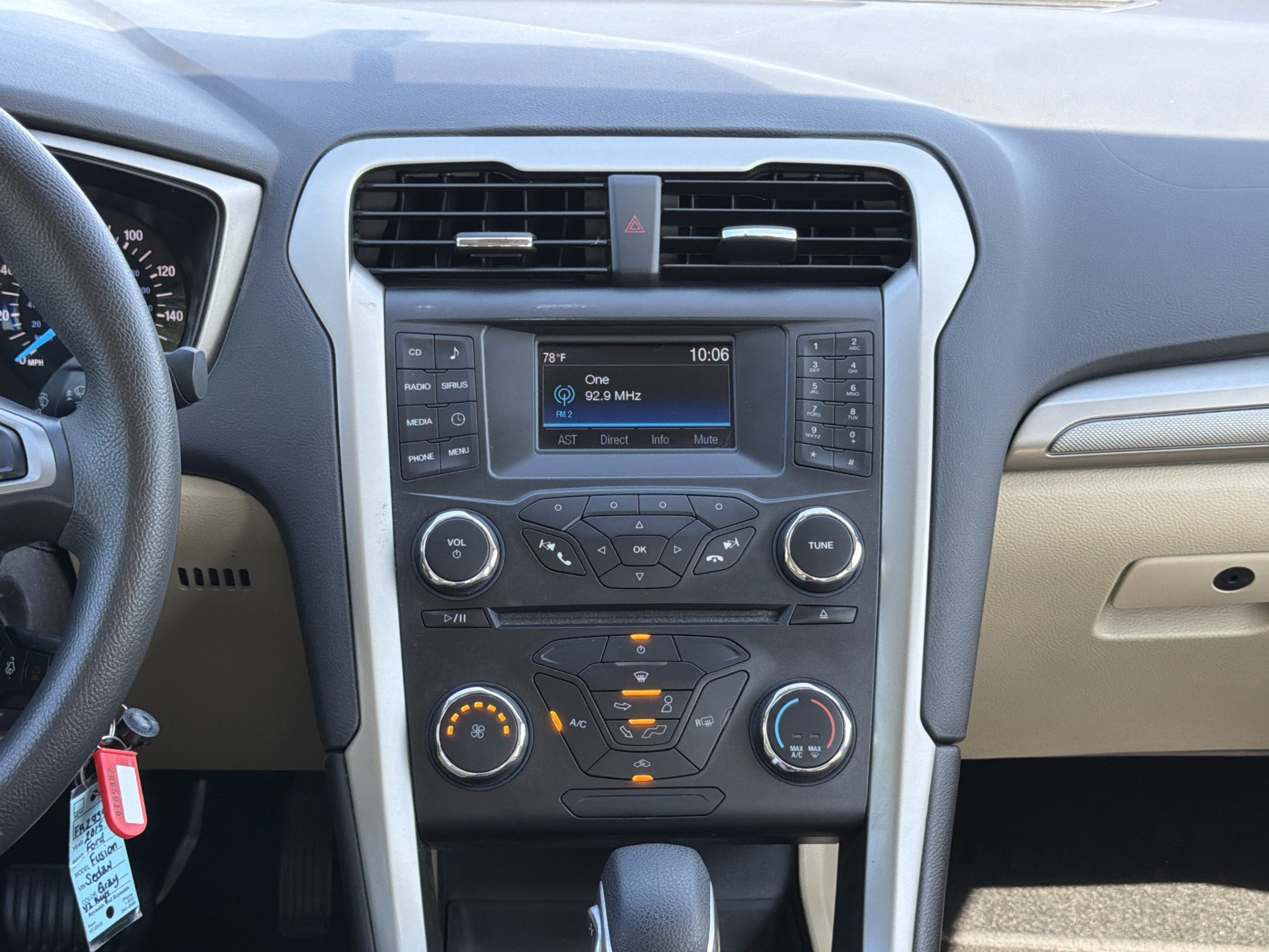Used 2015 Ford Fusion SE FWD image 12