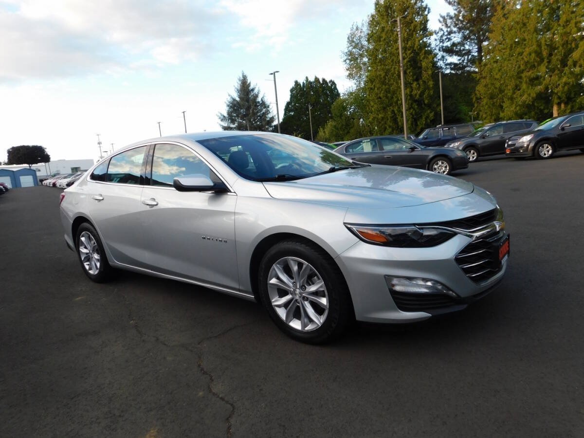 Used 2021 Chevrolet Malibu LT FWD image 1