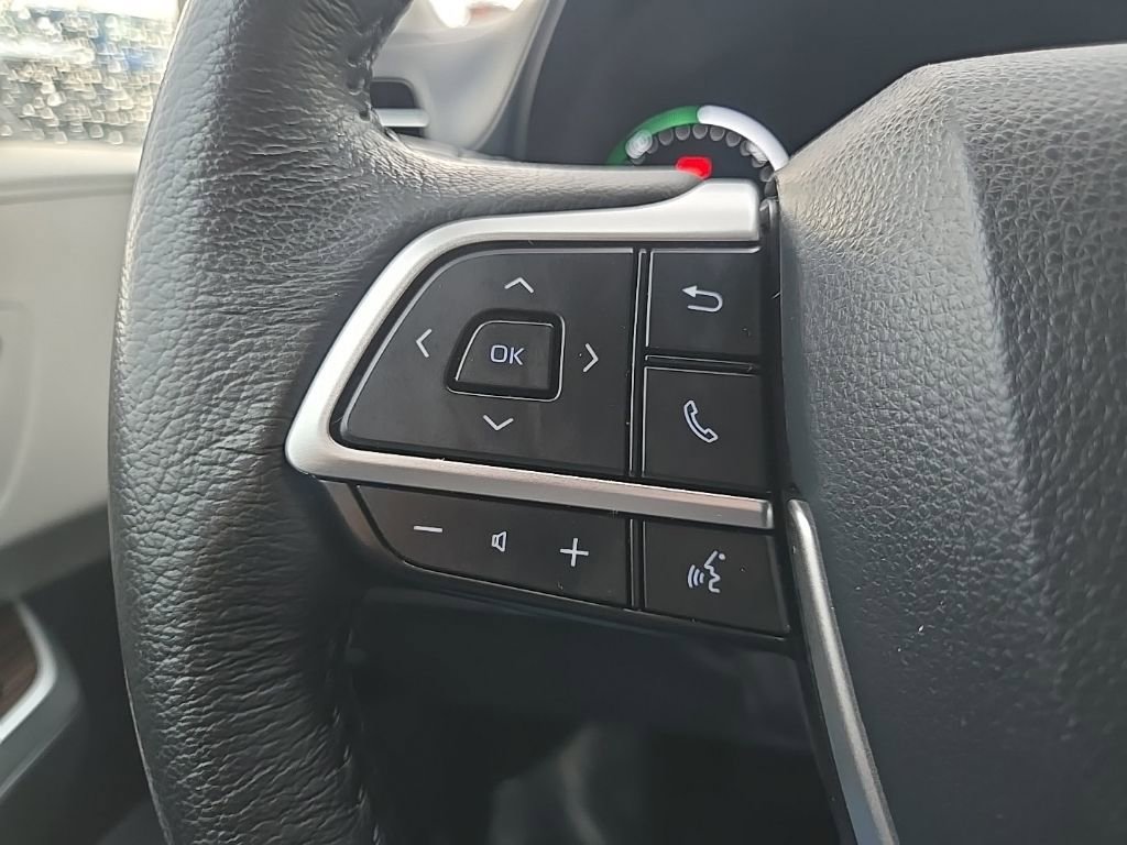 Used 2024 Toyota Sienna XLE image 36