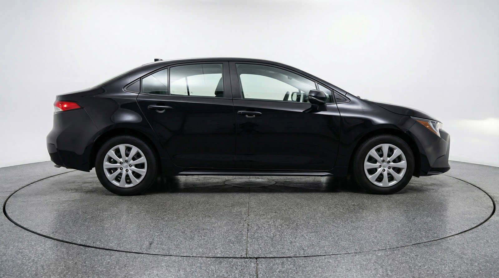 Used 2025 Toyota Corolla LE FWD image 11