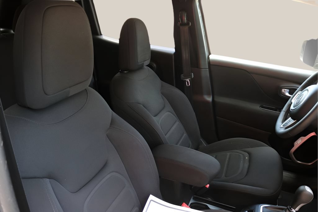 Used 2021 Jeep Renegade Latitude FWD image 19