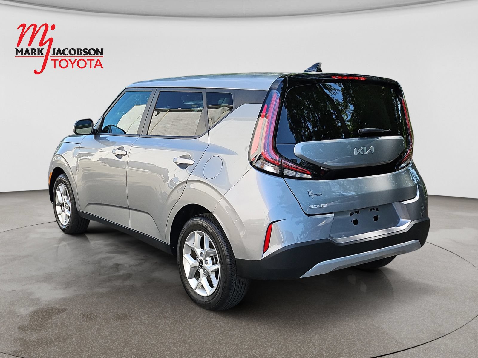 Used 2025 Kia Soul LX w/ LX Technology Package FWD image 14