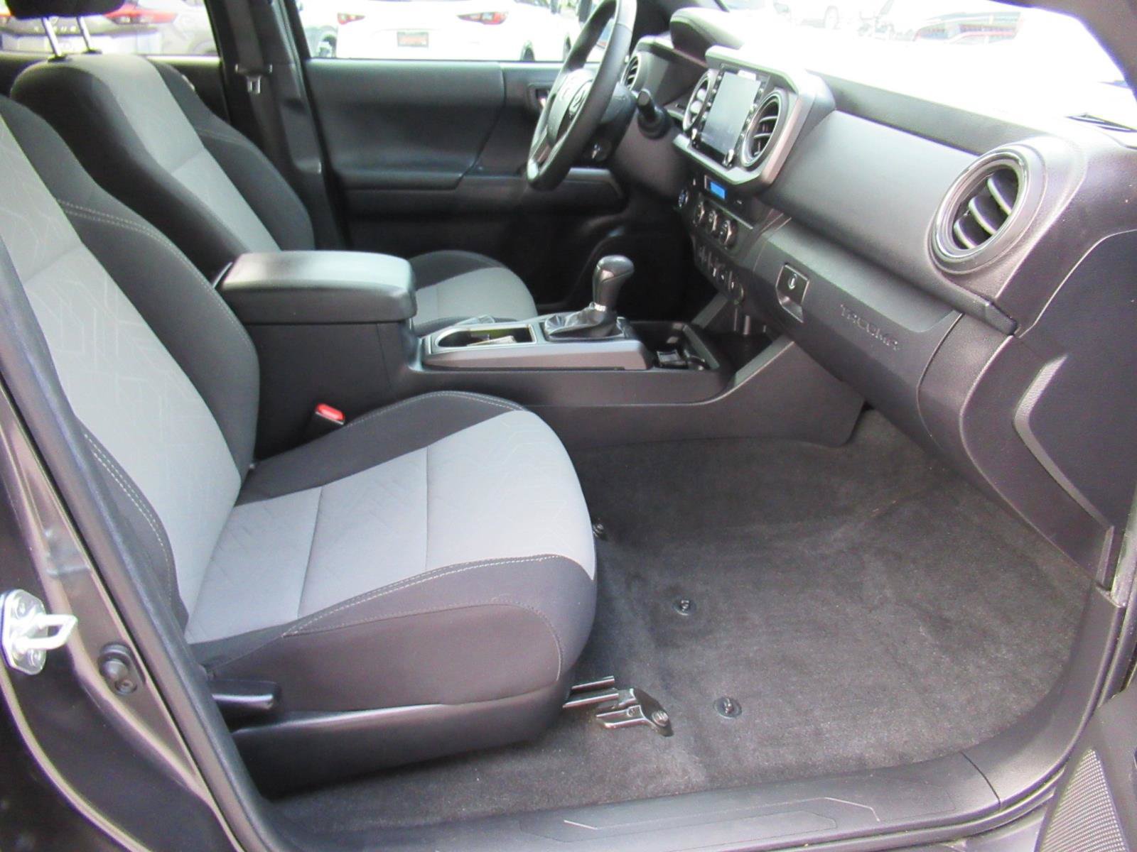 Used 2022 Toyota Tacoma TRD Sport w/ Technology Package RWD image 9
