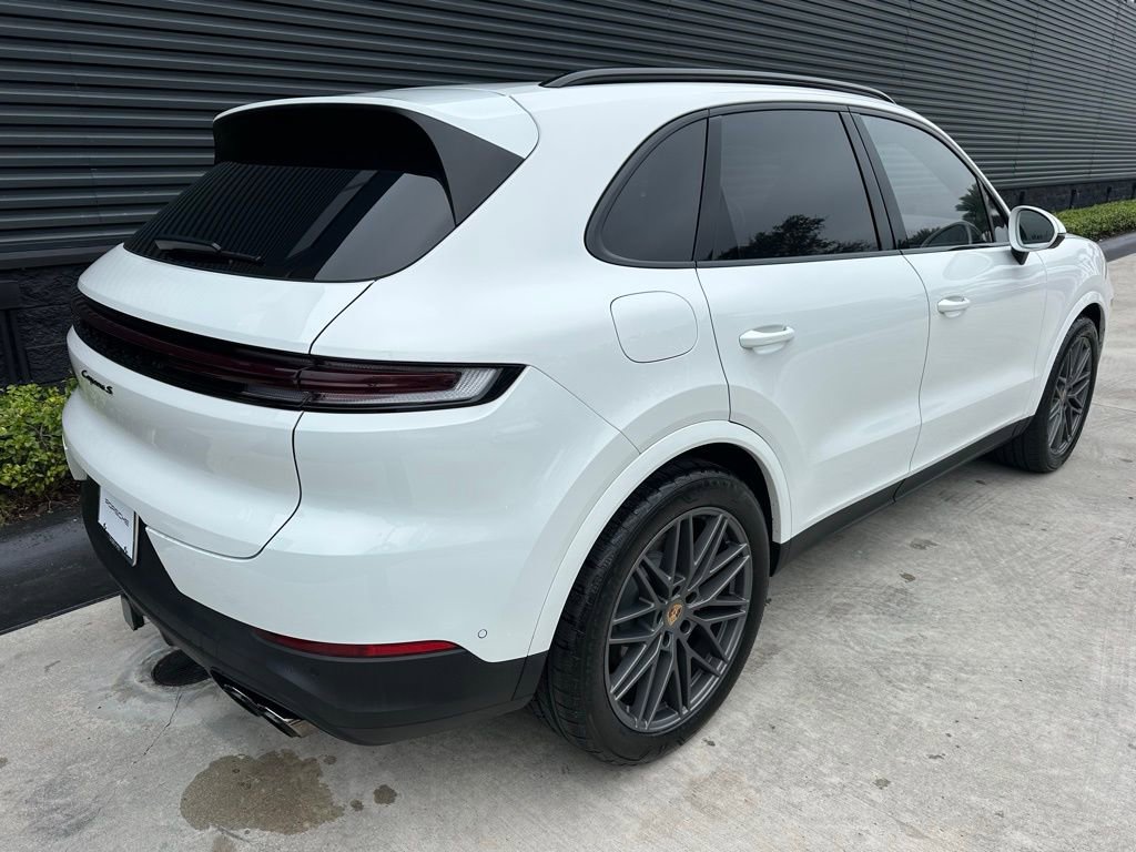 Certified 2025 Porsche Cayenne S image 9