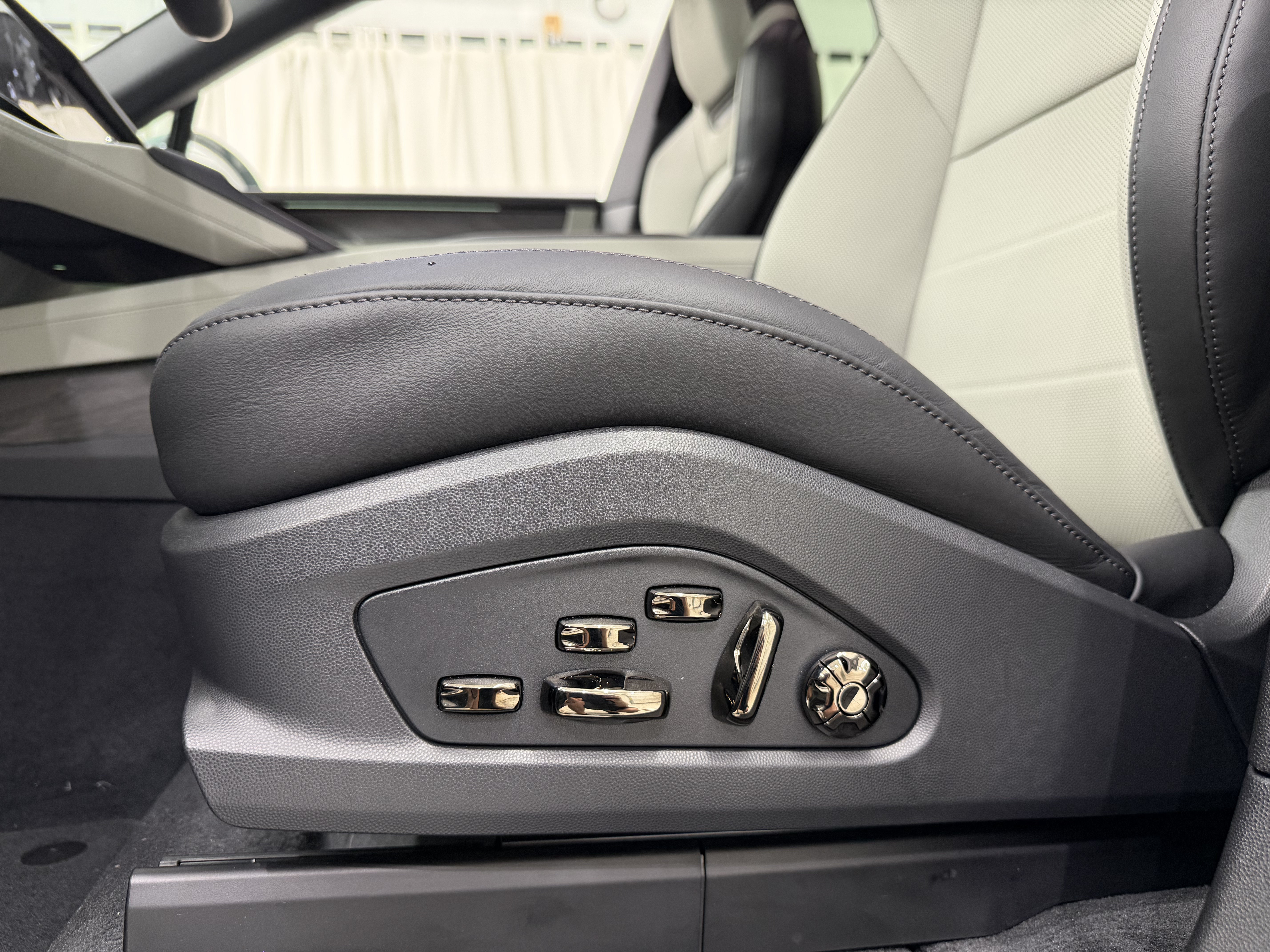 New 2026 Porsche Cayenne Electric AWD/4WD image 34