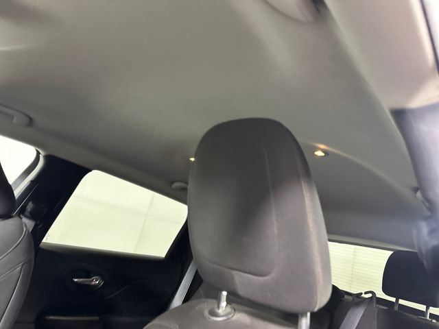 Used 2019 Jeep Cherokee Latitude w/ Cold Weather Group image 12