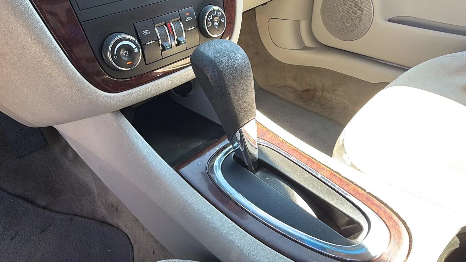 Used 2011 Chevrolet Impala LT FWD image 24