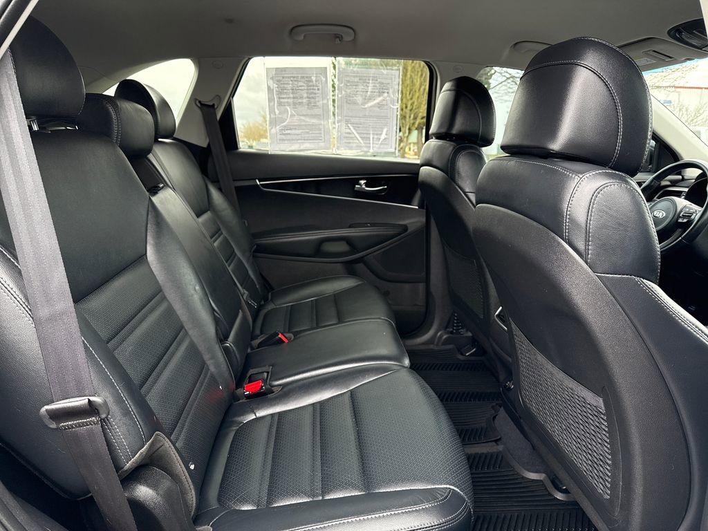 Used 2017 Kia Sorento LX w/ LX Convenience Package image 17