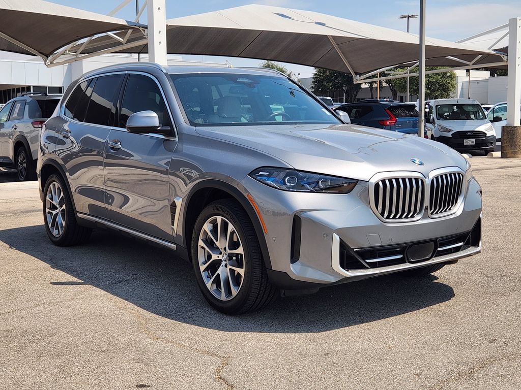 Used 2025 BMW X5 sDrive40i w/ Parking Assistance Package RWD image 3