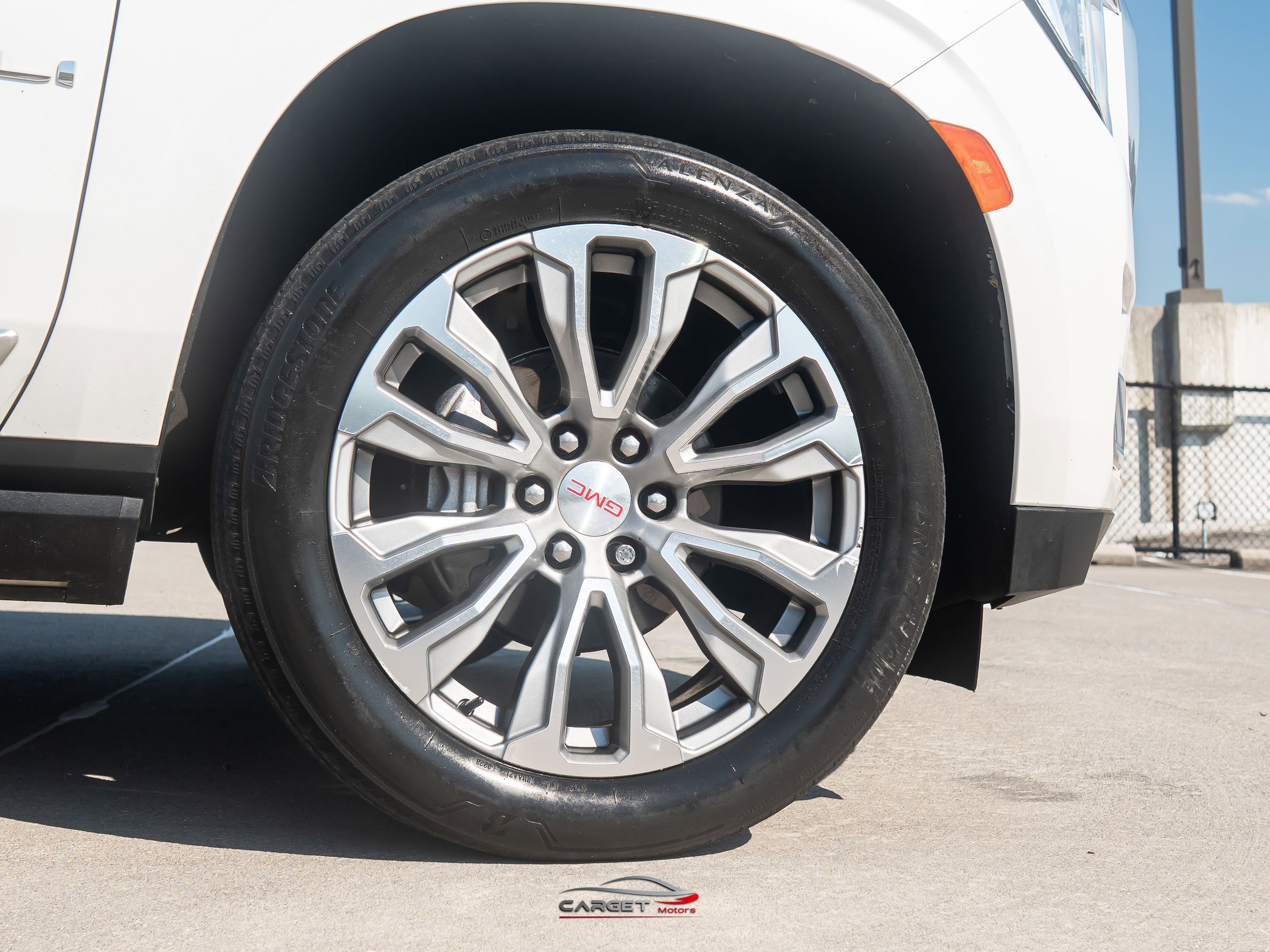 Used 2021 GMC Yukon XL Denali w/ Denali Premium Package AWD/4WD image 9