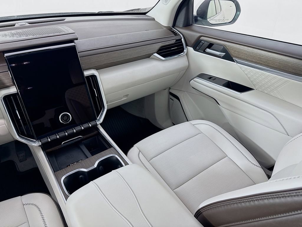 Used 2024 GMC Acadia Denali image 24