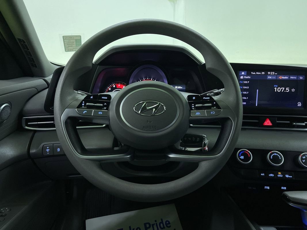 Used 2021 Hyundai Elantra SE image 19