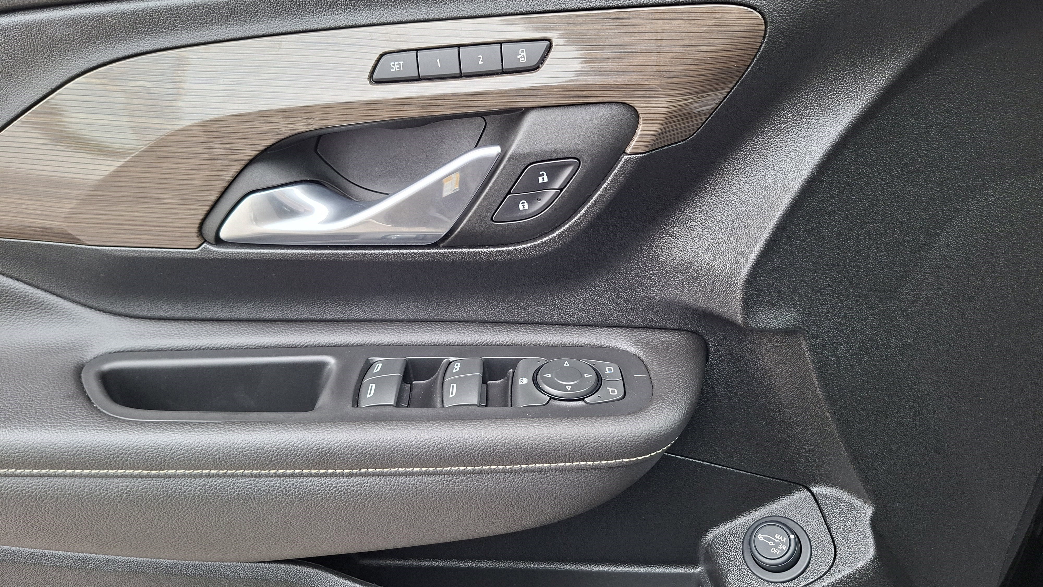 Used 2022 GMC Terrain Denali w/ Black Diamond Edition image 17