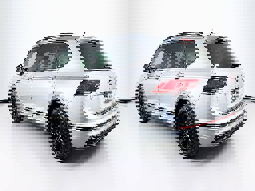 Used 2023 Volkswagen Tiguan SE R-Line image 5