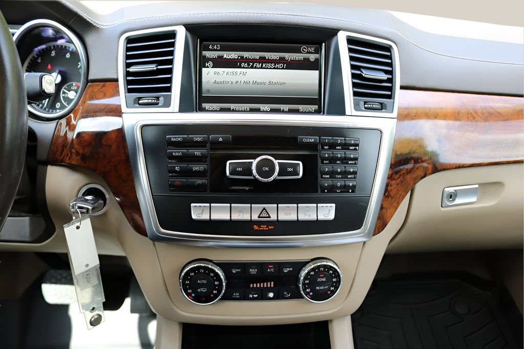 Used 2014 Mercedes-Benz GL 550 4MATIC image 26