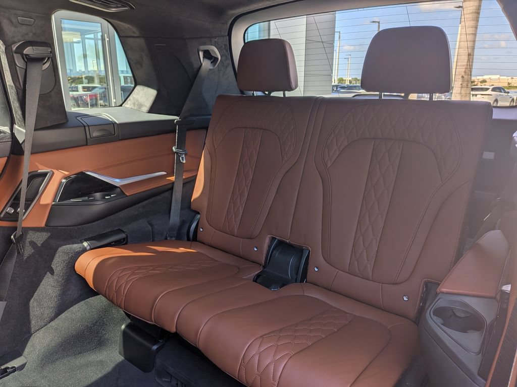 Used 2025 BMW X7 M60i AWD/4WD image 16