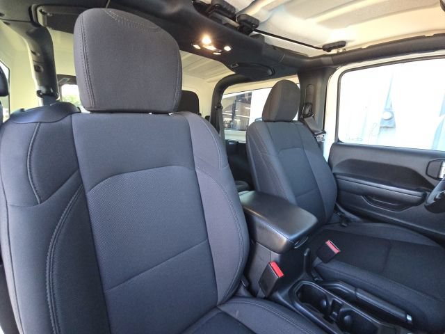 Used 2022 Jeep Wrangler Sport AWD/4WD image 16
