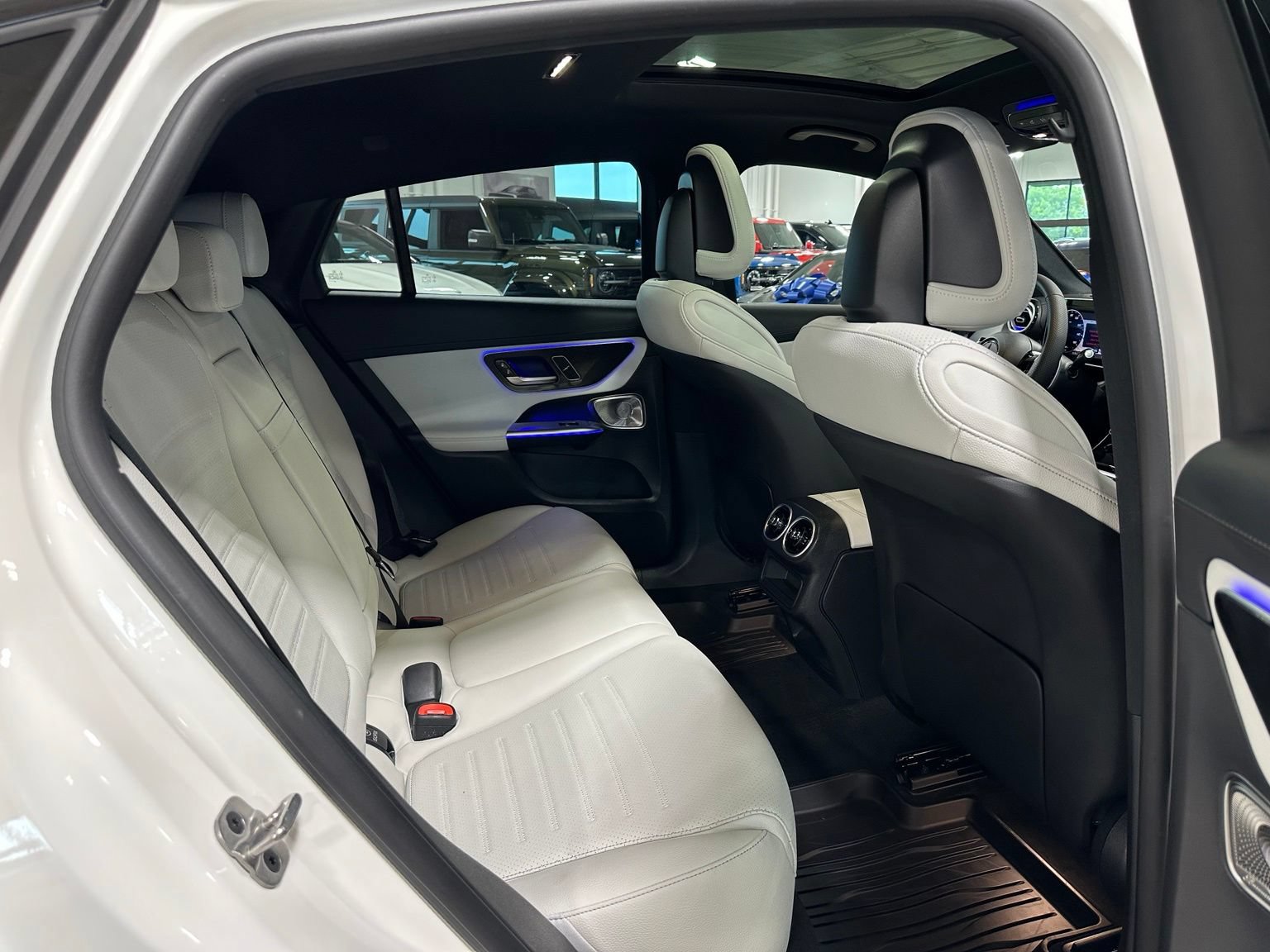 Used 2026 Mercedes-Benz GLC 300 4MATIC image 37