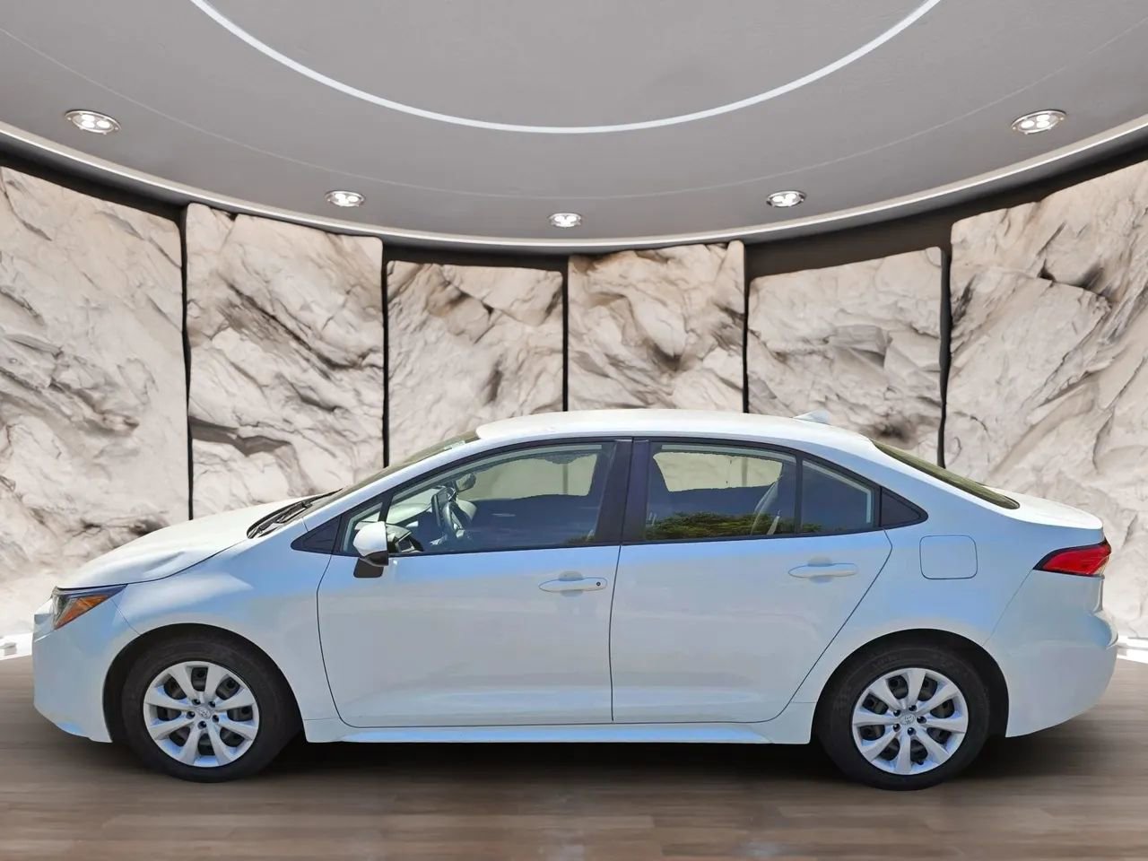 Used 2021 Toyota Corolla LE image 4