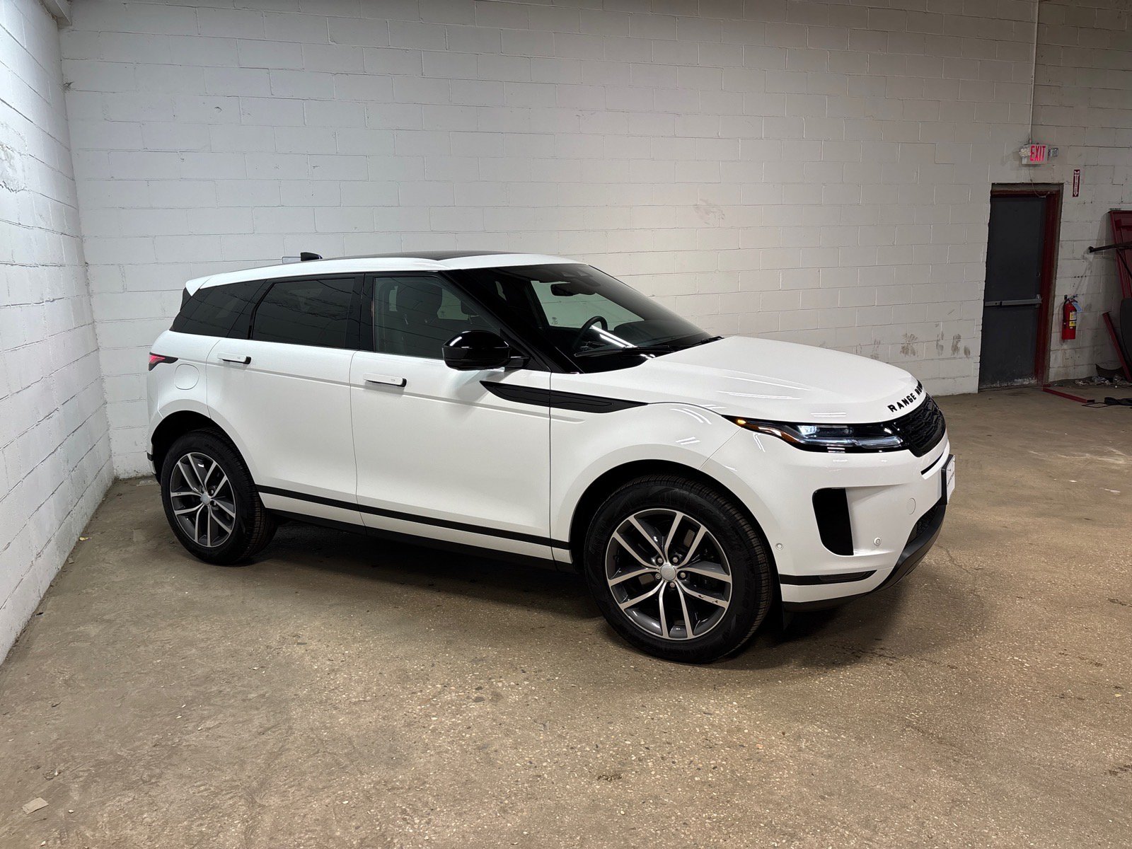 Used 2026 Land Rover Range Rover Evoque S AWD/4WD image 5