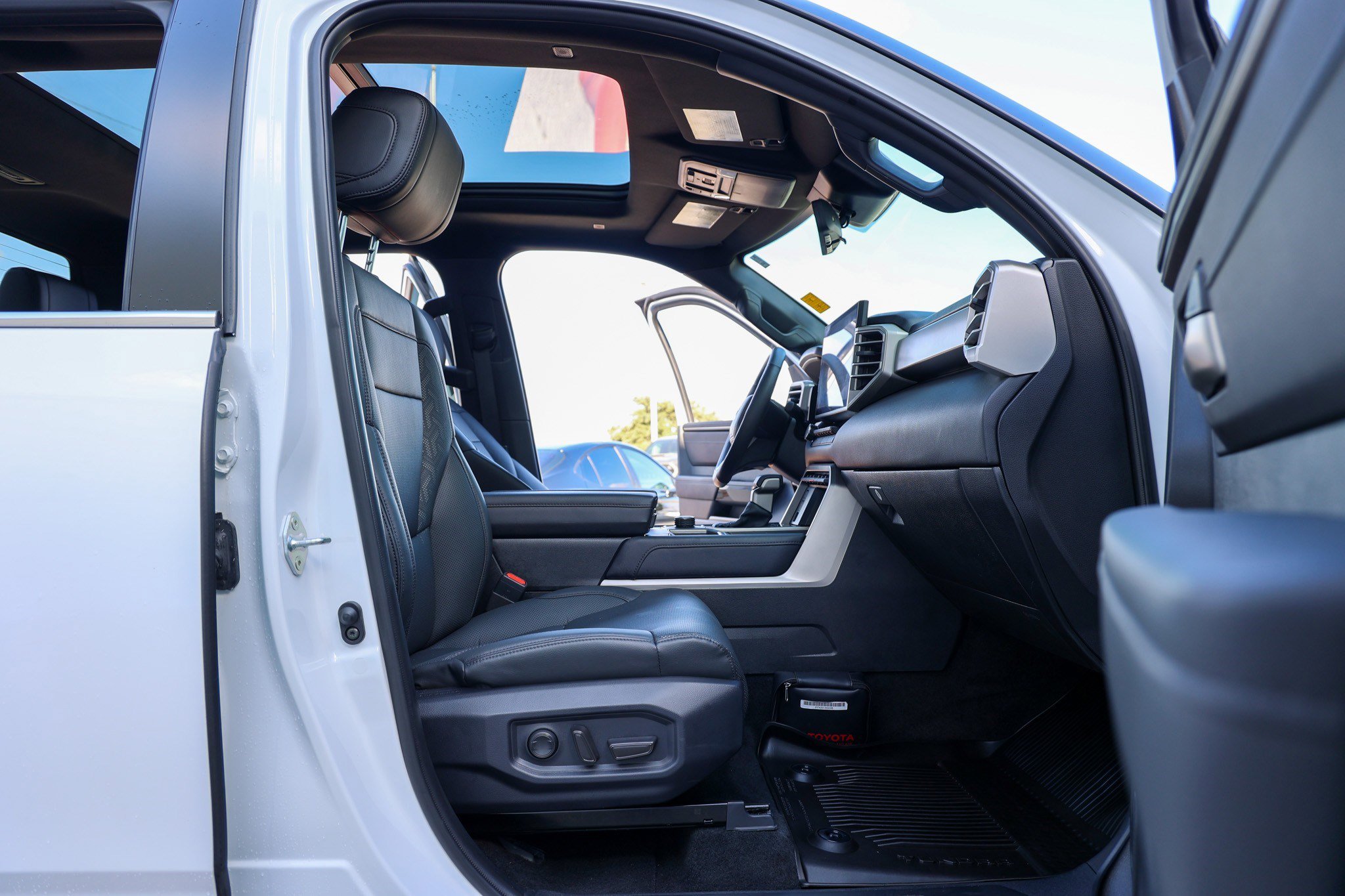 Used 2025 Toyota Tundra Limited image 53