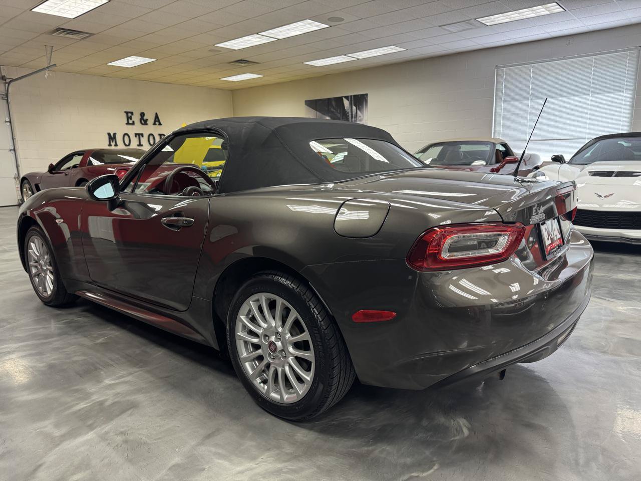 Used 2017 FIAT 124 Spider Classica RWD image 26