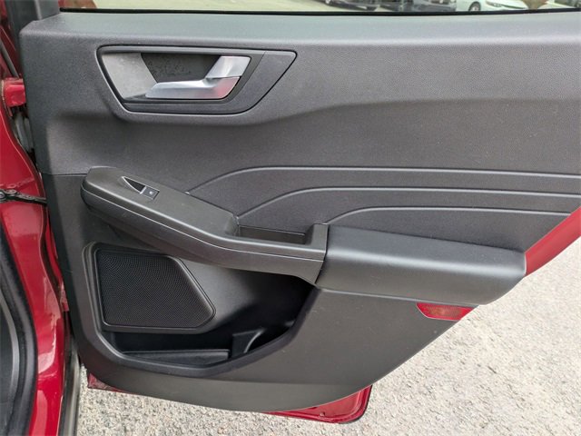 Used 2021 Ford Escape SE w/ SE Sport Appearance Package image 32