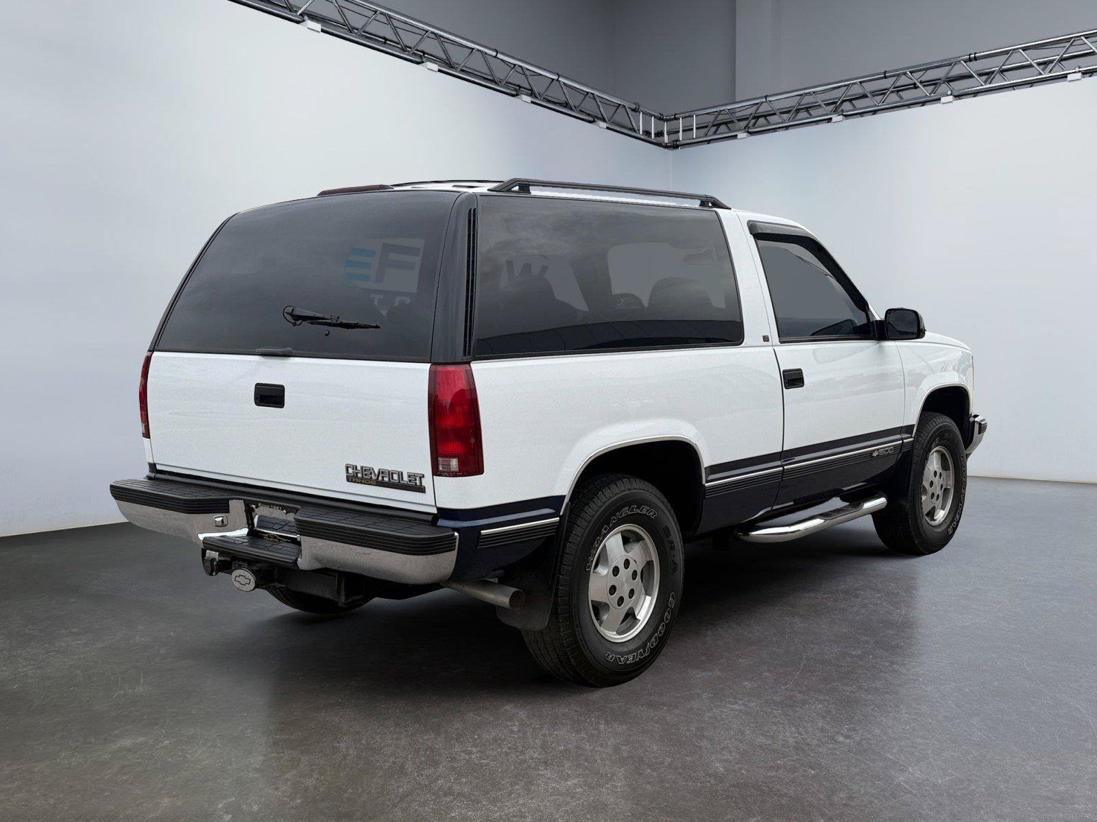 Used 1995 Chevrolet Tahoe 4WD 2-Door image 3