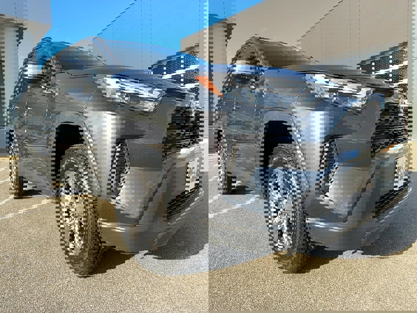 Used 2022 Toyota RAV4 XLE image 1