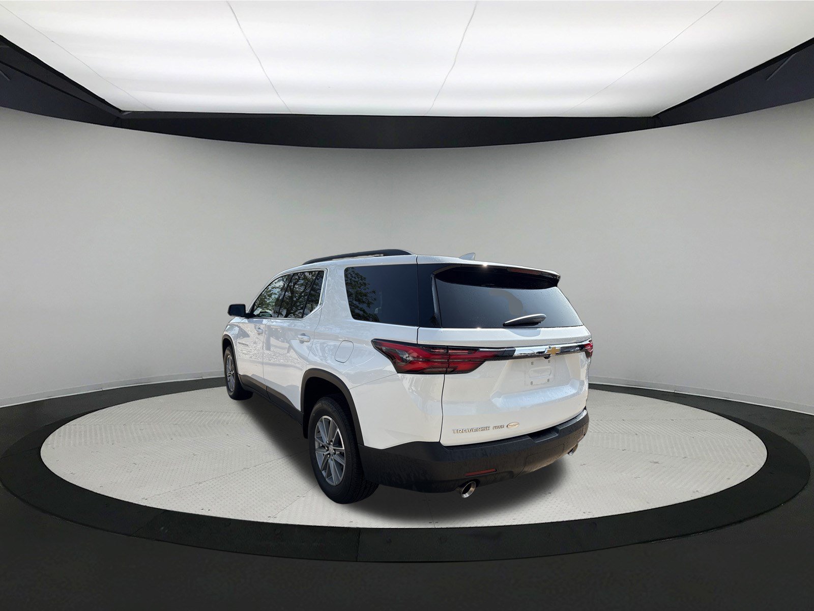 Used 2023 Chevrolet Traverse LT AWD/4WD image 3
