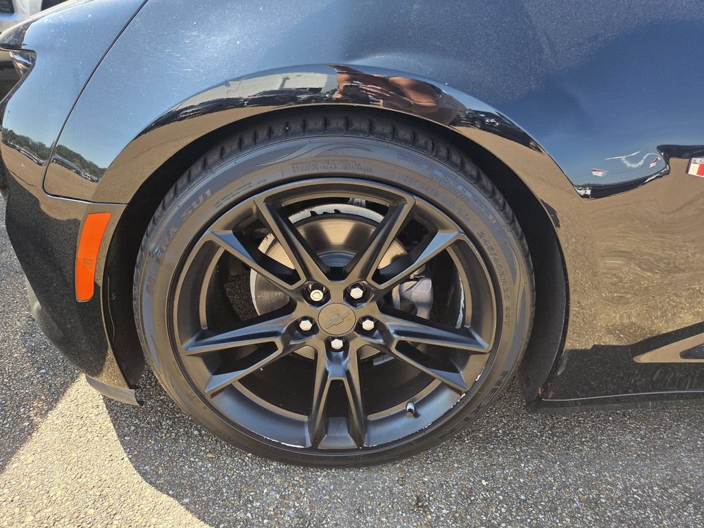 Used 2019 Chevrolet Camaro LT RWD image 5