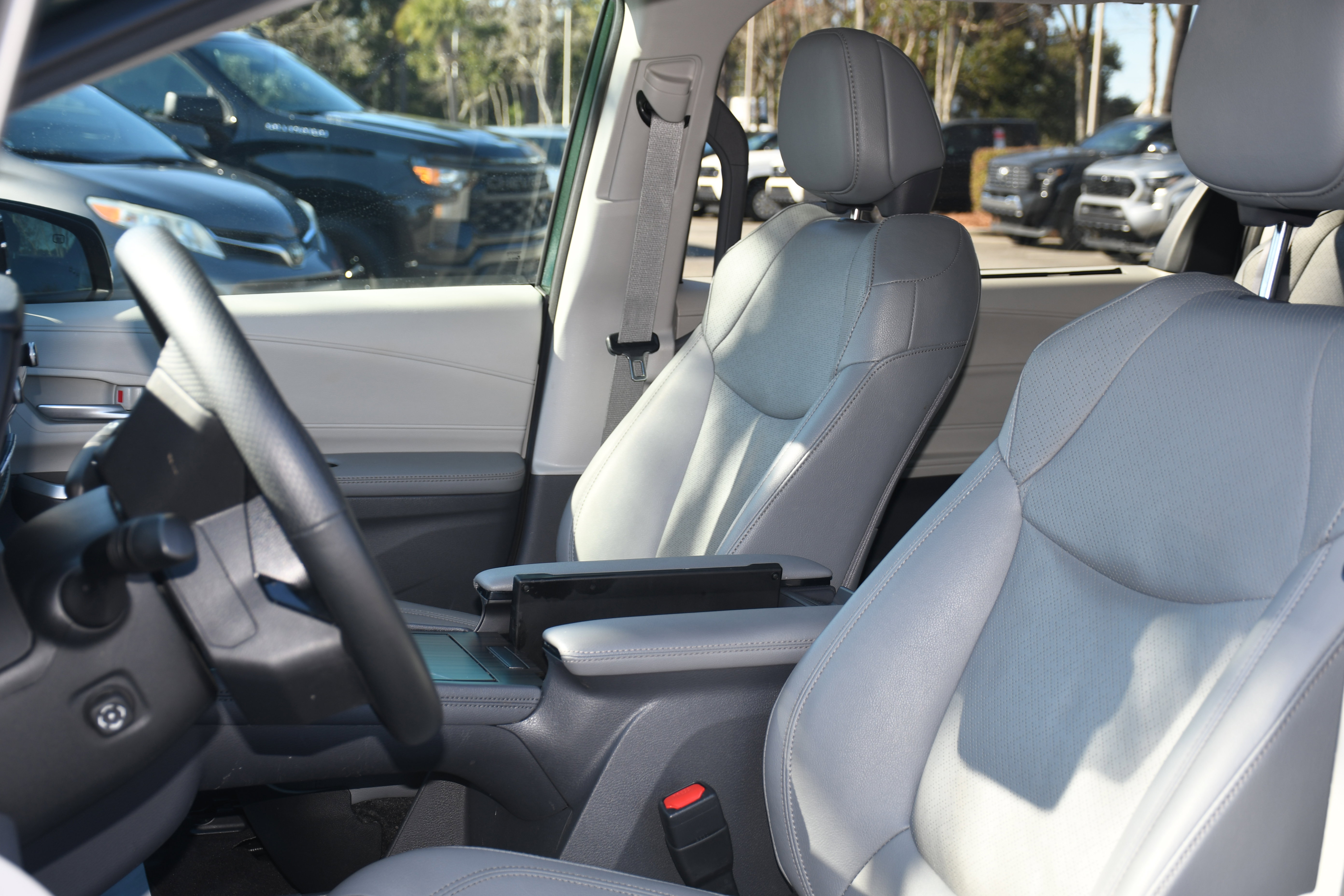 Certified 2023 Toyota Sienna Limited image 13