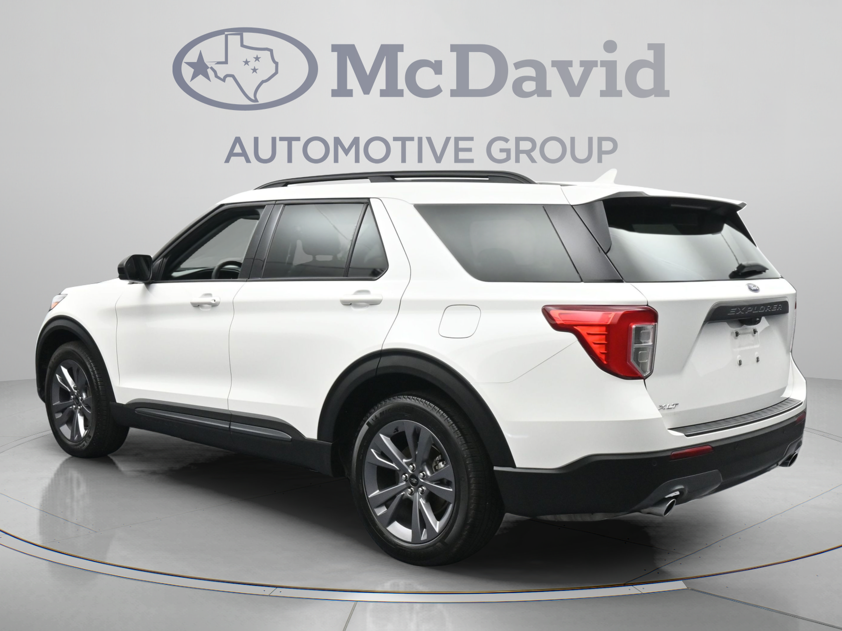 Used 2023 Ford Explorer XLT w/ Equipment Group 202A RWD image 6