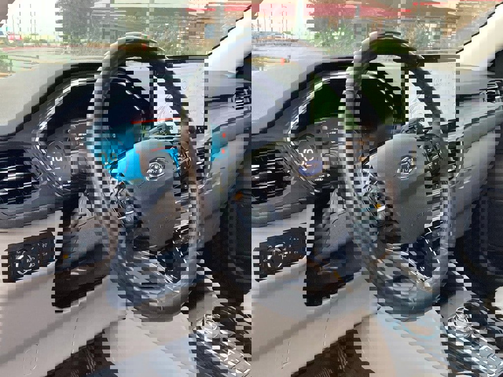 Used 2023 Ford Escape Platinum image 8