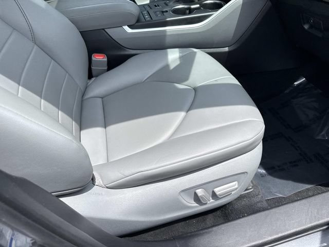 Used 2021 Toyota Highlander XLE AWD/4WD image 10