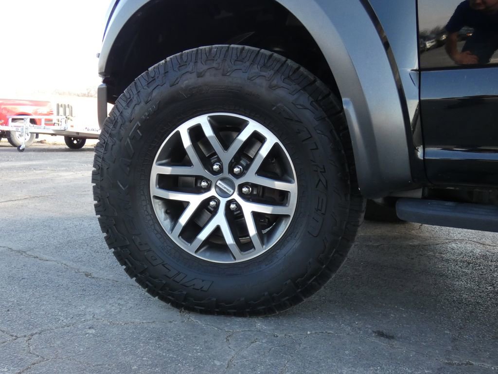Used 2018 Ford F150 Raptor w/ Equipment Group 802A Luxury image 38